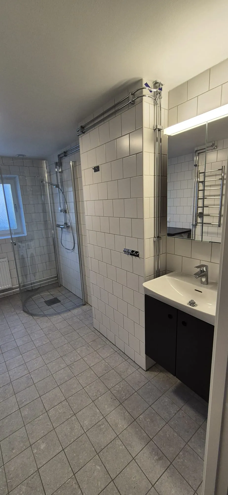 Komplett badrumsrenovering med fönster